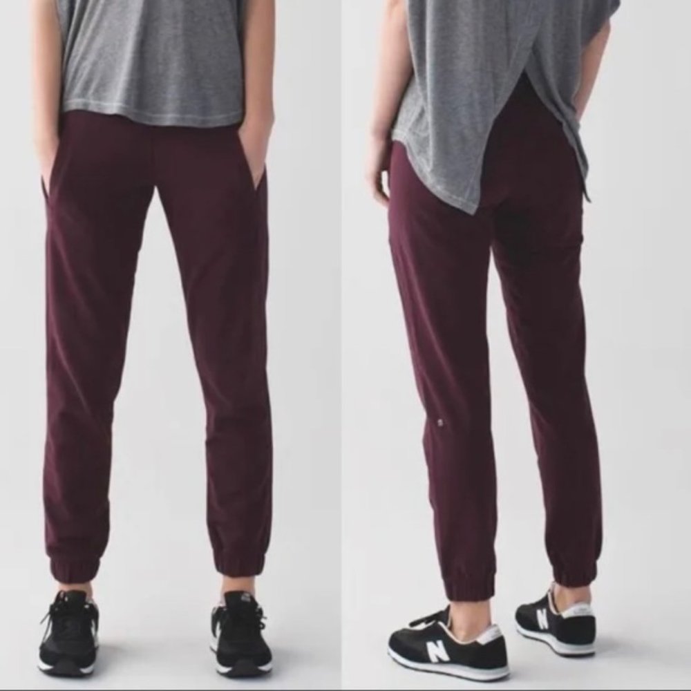 Lululemon Sattva II low rise sweatpants in heathered maroon size 6
